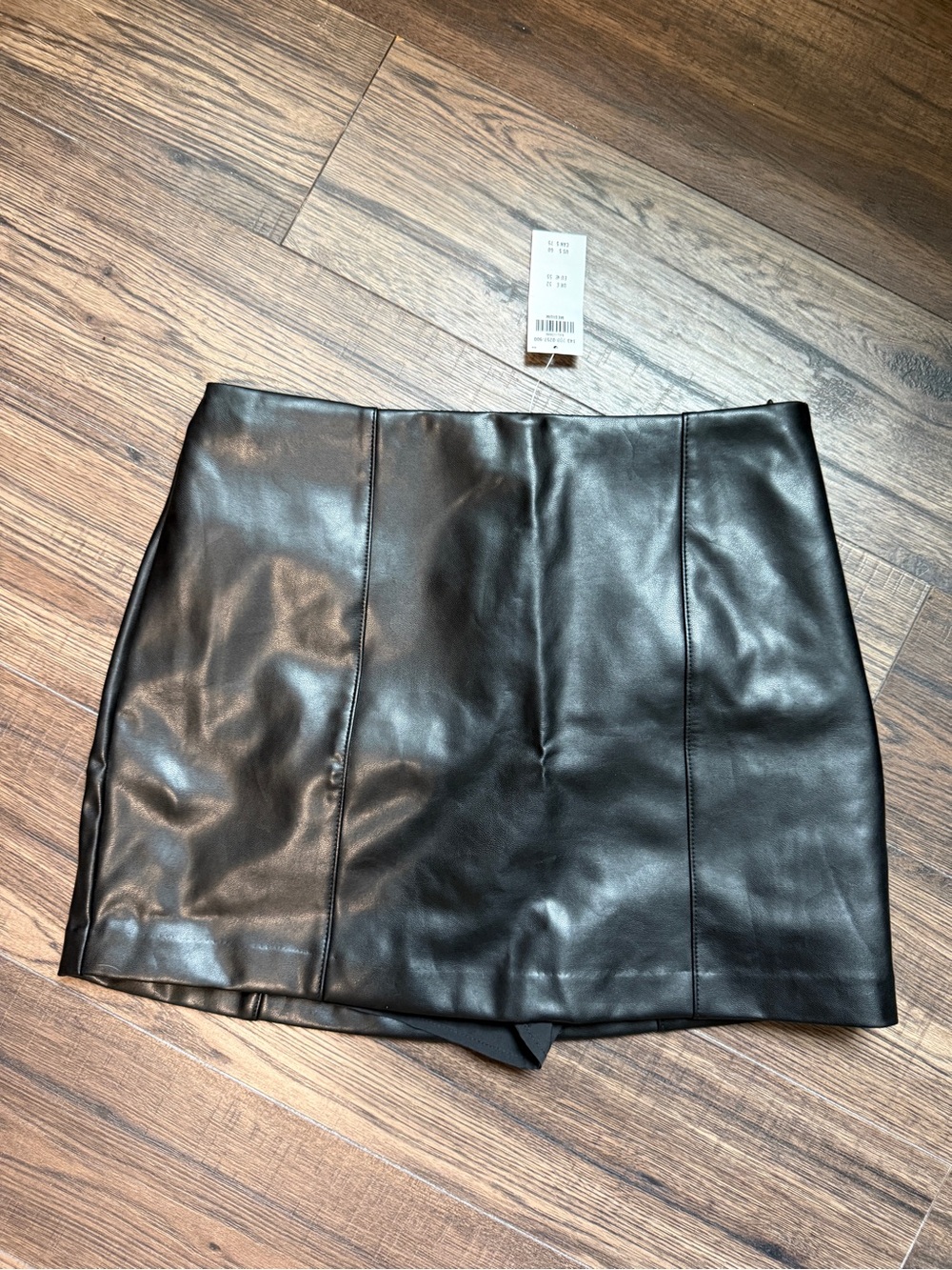 Abercrombie & Fitch Faux Leather Skort – NWT – Size Medium
